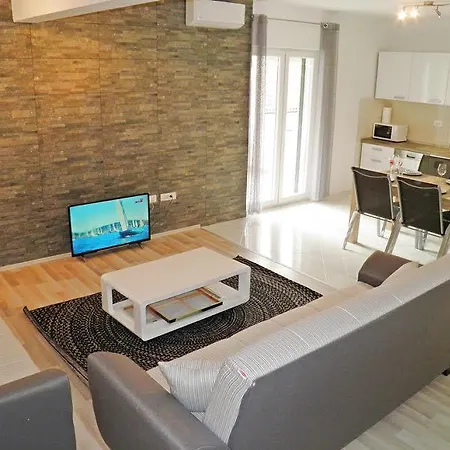 Barunesa Apartment *